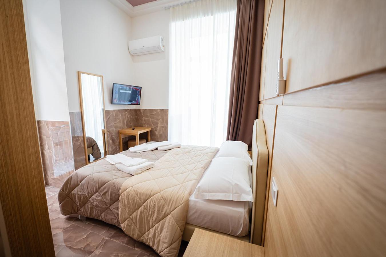 Hotel Hr Boutique Porto, Napoli Centro, By Clapa Group Esterno foto
